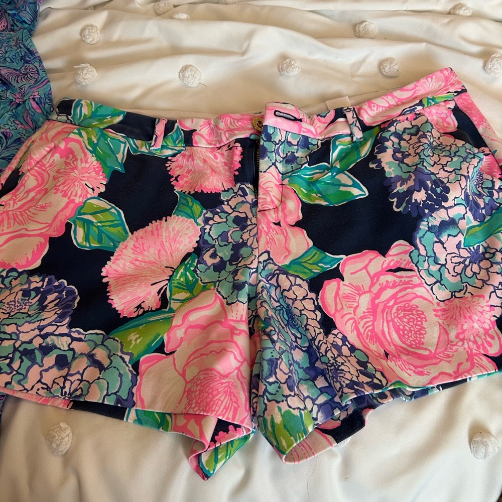 Size 16 Lilly Pulitzer Pink and Blue Floral Women's Shorts priced to go!